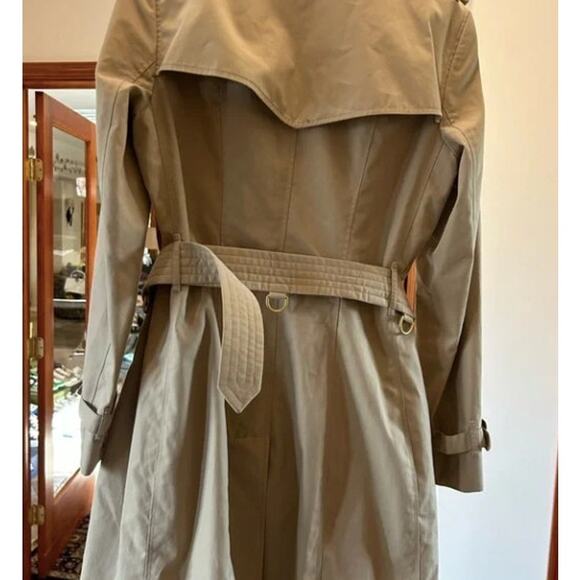 Women's Burberry, England Chelsea trench coat size 8 made in England. NWT. - Picture 6 of 16
